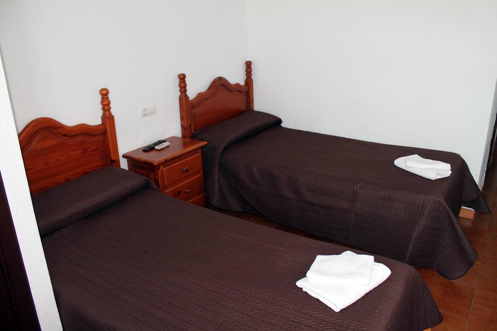 Hostal Montilla Sotogrande 토레과디아로 외부 사진