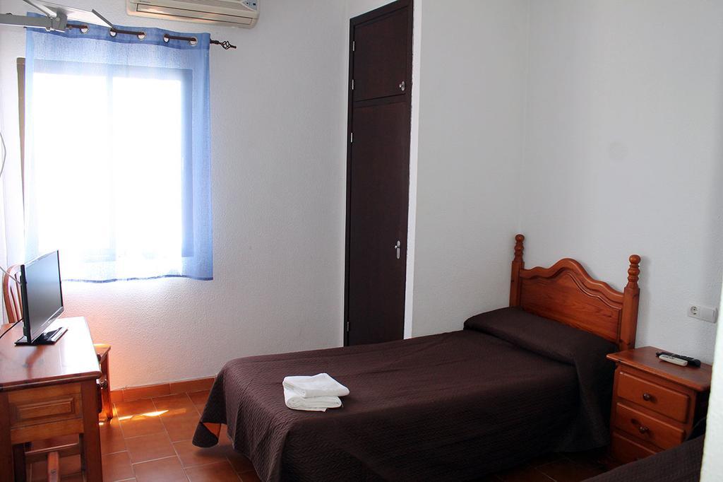 Hostal Montilla Sotogrande 토레과디아로 외부 사진
