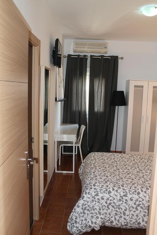 Hostal Montilla Sotogrande 토레과디아로 외부 사진
