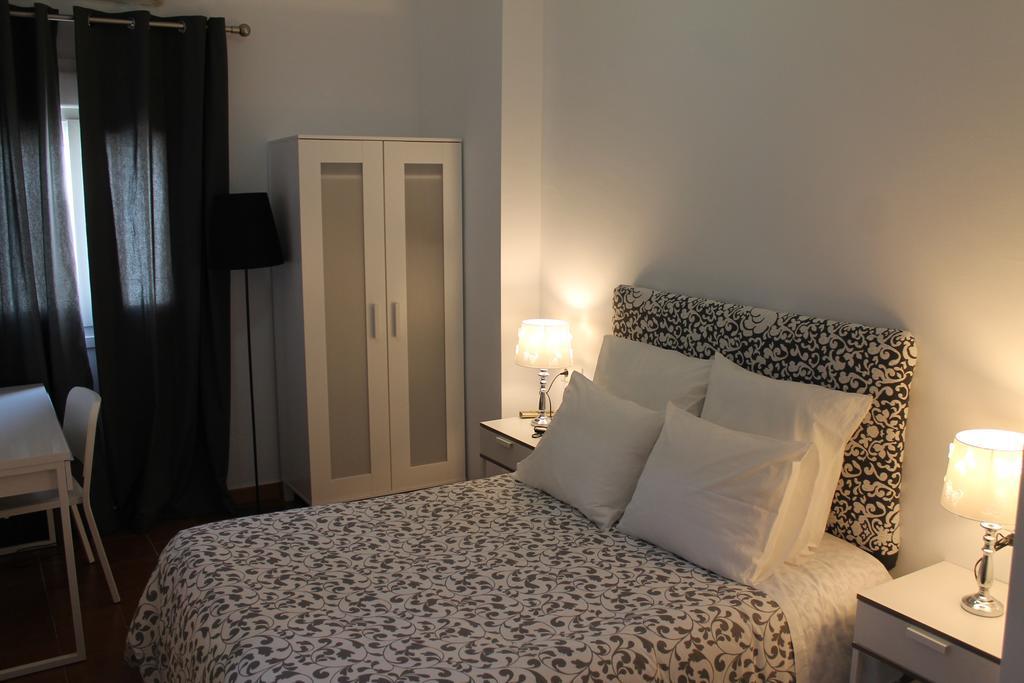 Hostal Montilla Sotogrande 토레과디아로 외부 사진