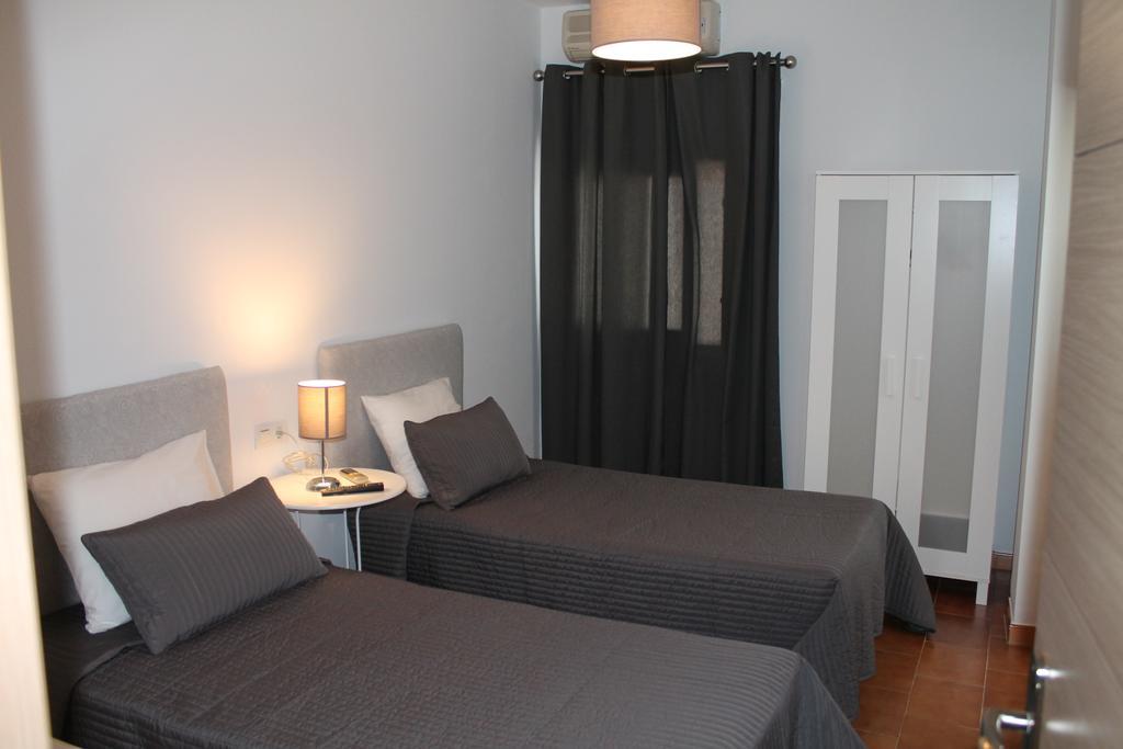 Hostal Montilla Sotogrande 토레과디아로 외부 사진